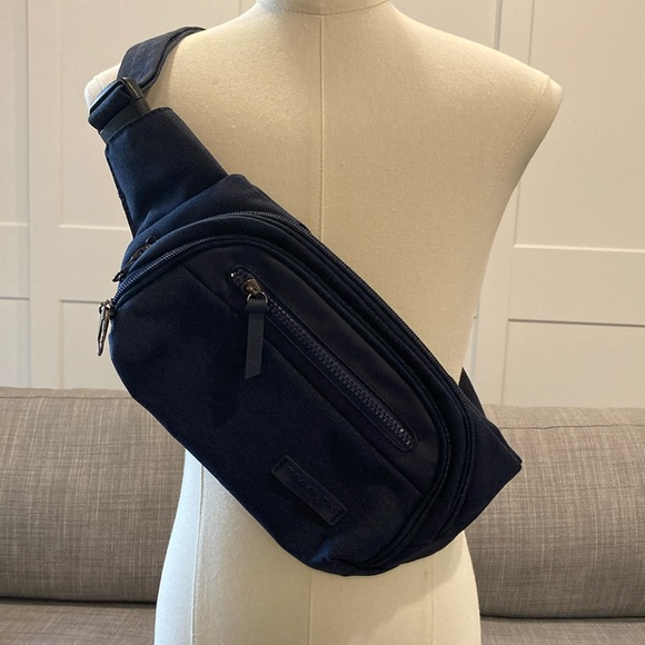 Travelon Anti-Theft Metro Waist Pack or Cross Body bag - new, navy heather - Picture 6 of 6